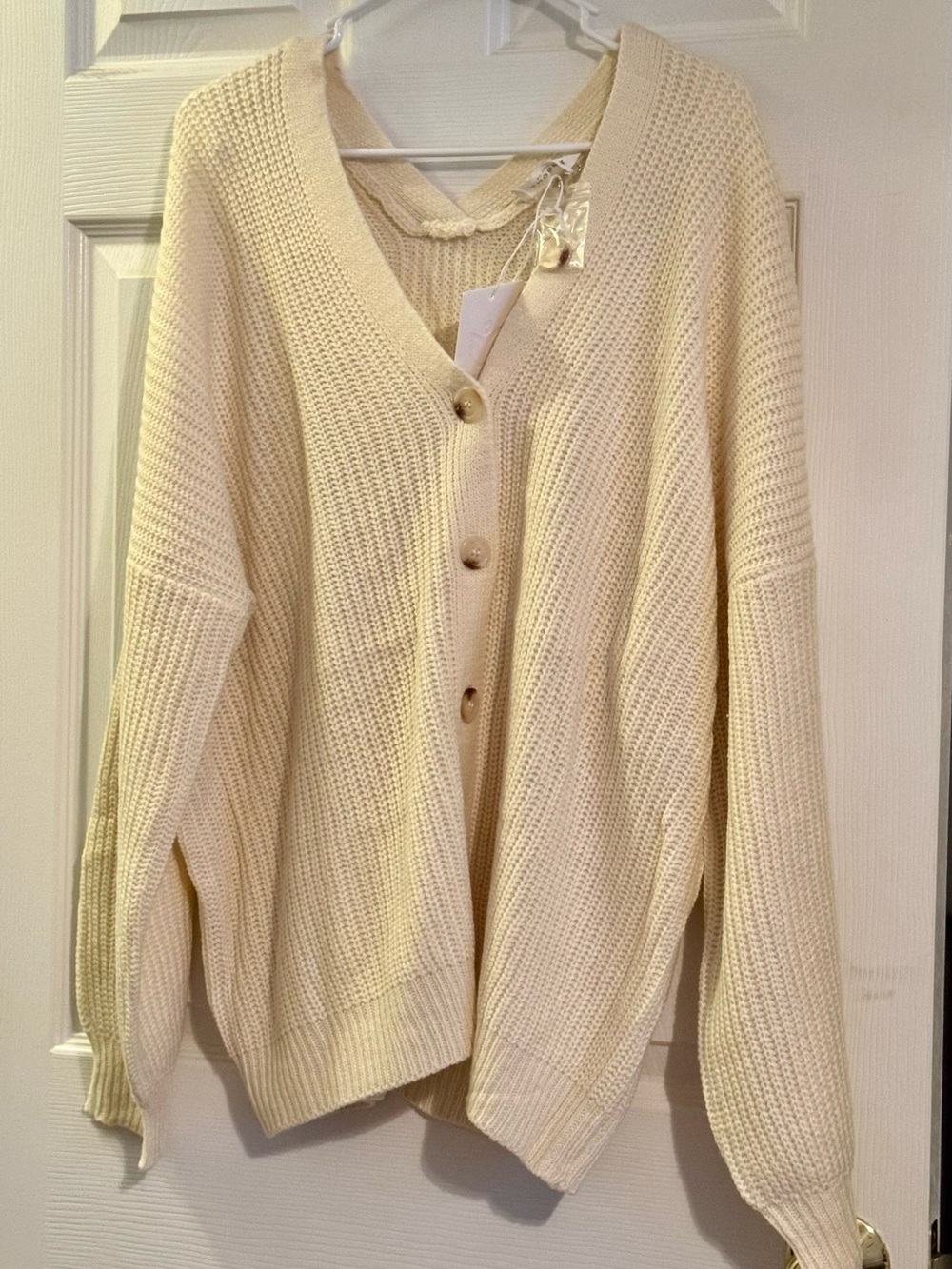 ANDREE BY UNIT Cream Button-Front V‑Neck Knit Cardigan